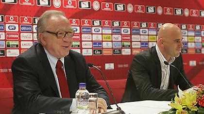 Του λείπουν παίκτες σε τρεις θέσεις