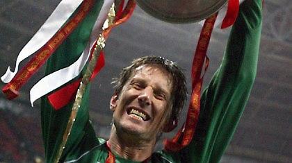 «Κρεμάει» τα γάντια του ο Φαν ντερ Σαρ