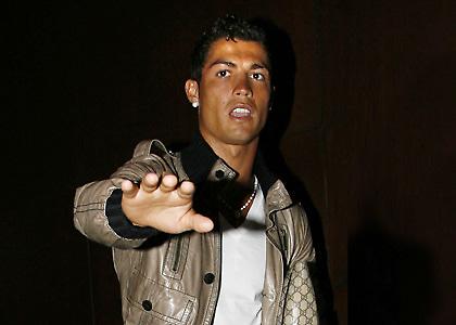 Επίθεση Ρονάλντο σε παπαράτσι