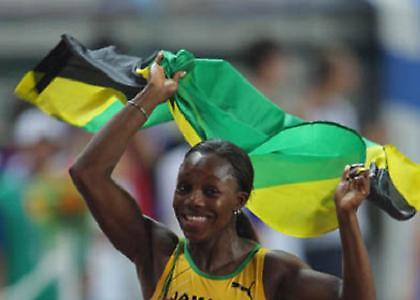 Στα «Τσικλιτήρεια» η Κάμπελ