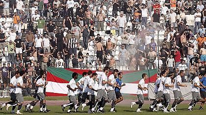 ΠΑΟΚ: Αποθέωση από 15.000 κόσμο στην πρώτη