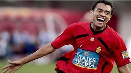 Οριστικά στην Γκλάντμπαχ ο Αράνγκο