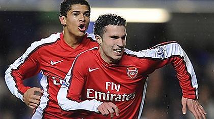 Πενταετές συμβόλαιο στον Φαν Πέρσι