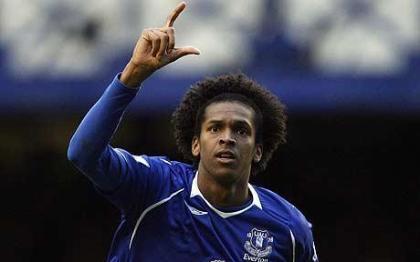 Συνεχίζει στην Έβερτον ο Τζο