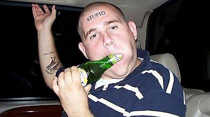 Το γράφει στο κούτελο!