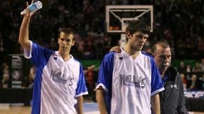 Βάλτε τους να παίξουν, ρε!