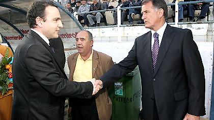 Μάντζιο, «Λεο» και δεξί μπακ ζήτησε ο Μπάγεβιτς