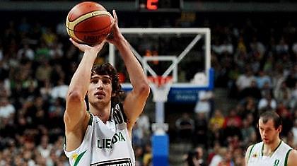 Στην Γαλατασαράι ο Γιασάιτις