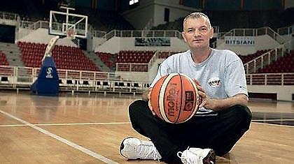 Ο Ράτζεν στο πλάι του Μαρκόπουλου