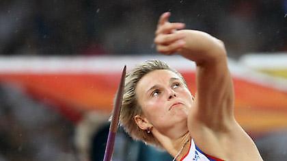 Με μπροστάρηδες Σποτάκοβα, Σέμπρλε…