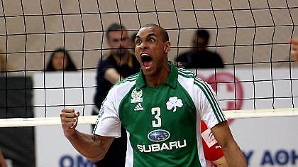 Κόσμος πάει και έρχεται στο «τριφύλλι»