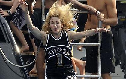 Η φανέλα με το «Madonna 1»!
