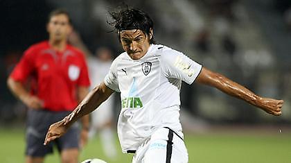 Με την πλάτη στον τοίχο…