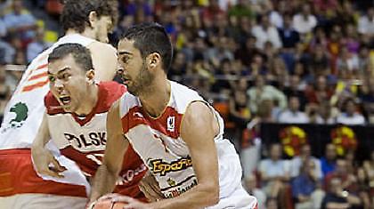 «Ίδρωσε» η Ισπανία απέναντι στην Πολωνία