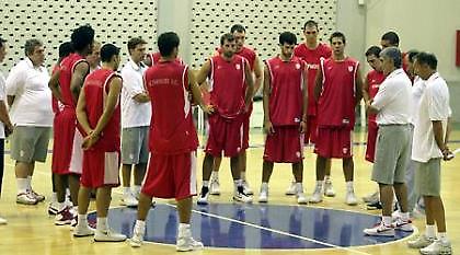 Πρώτη με χαμηλούς τόνους