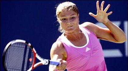 «Μπαστούνια» τα βρήκε η Σάφινα!