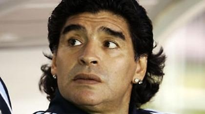 «Ανακατεύει» την τράπουλα ο Μαραντόνα