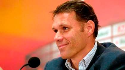 Φαν Μπάστεν: «Χωρίς λεφτά η Μίλαν δε θα πάρει τίτλους»