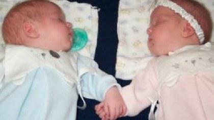 Δύο σε ένα, υιοθετημένα