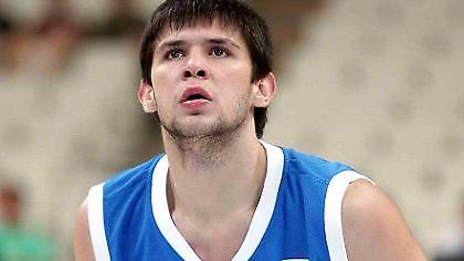 Ντύνεται στα ερυθρόλευκα ο Παπανικολάου