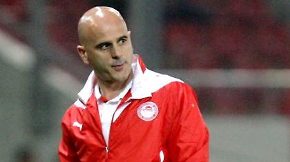 Δεν μπορεί να σταθεί αυτός ο προπονητής