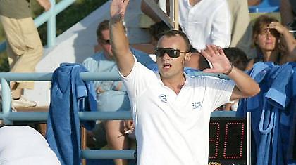 Συνεχίζουν ακάθεκτες…