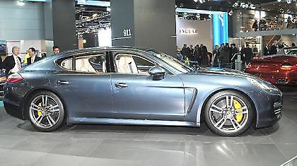 Porsche Panamera 4S...