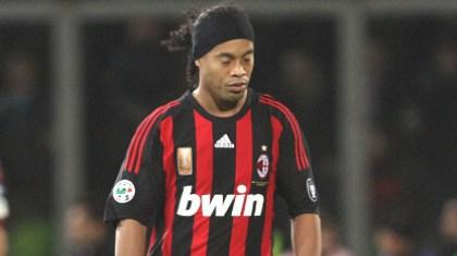 Τσαντισμένος με «Ρόνι» ο Μπερλουσκόνι!