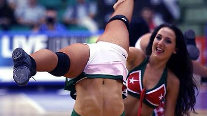 Νοσοκόμες και μαζορέτες!