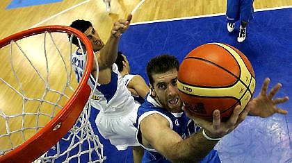 Αρχηγού παρόντος…