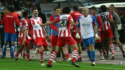 Τα παπαγαλάκια είναι πράσινα. Και τα κοράκια μαύρα…