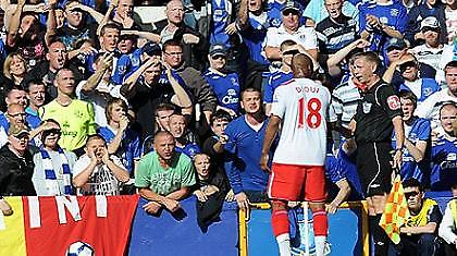 Ντιούφ: «Μου πέταξαν μπανάνες!»