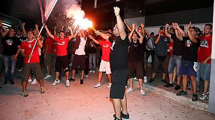 Αποθεώθηκαν οι «ερυθρόλευκοι» στου Ρέντη!