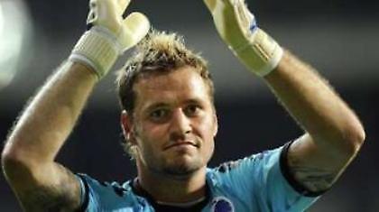 Τερματοφύλακας… μίκρυνε τα γκολπόστ! (video)