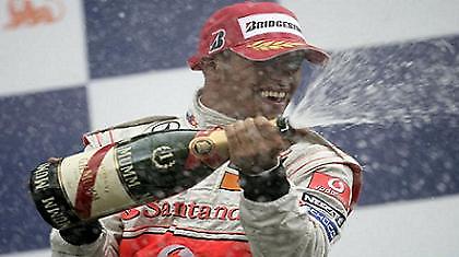 Ο Χάμιλτον νικητής στη Σιγκαπούρη