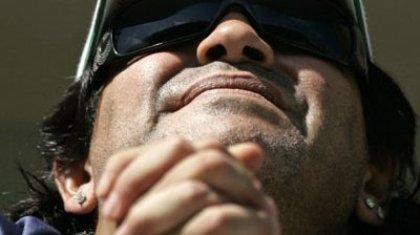 Στο «χέρι» του Θεού ελπίζει ο Μαραντόνα