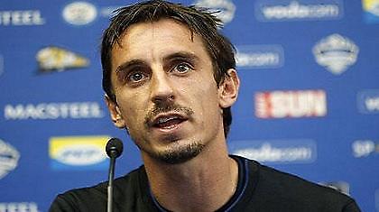 Νέβιλ: «Δεν περιμένω να με καλέσει ο Καπέλο»