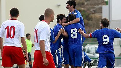 Με το «δεξί» οι Νέοι