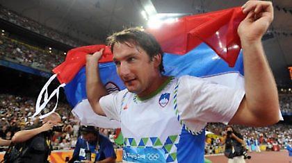 Αποχώρησε ο Κόζμους