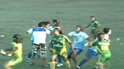 «Ξύλο… και των γονέων» σε αγώνα γυναικών! (video)