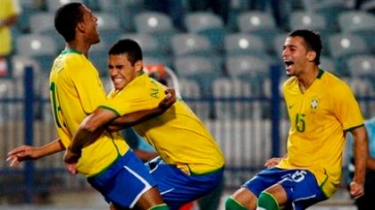 Με ηγέτη τον Μαϊκόν η Βραζιλία, δάμασε τα «πάντσερ»