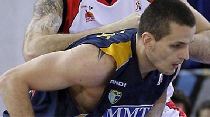 Εξαπλώνεται η «νέα γρίπη» στην Εστουντιάντες...