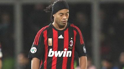 Στην πίεση… τα «φορτώνει» ο Ροναλντίνιο