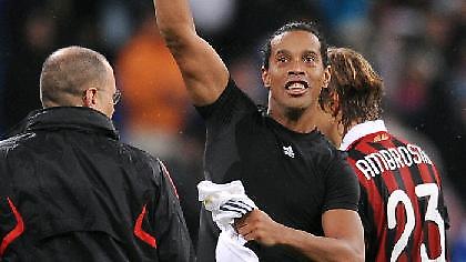 Ροναλντίνιο: «Πιο δυνατοί στη συνέχεια»!