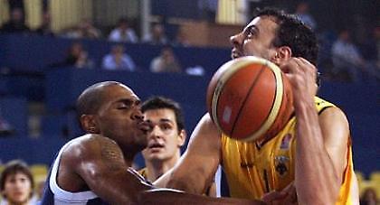 «Λύγισαν» τη... μισή ΑΕΚ τα Τρίκαλα