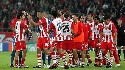 Διαιτητές ή παίκτες;