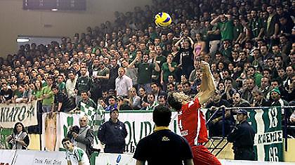 Κατάμεστο το Μετς, με ισχυρή αστυνομική δύναμη