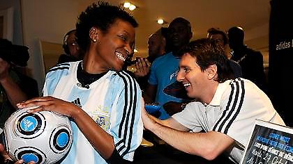 «Ο Lionel Messi στο κατάστημα της adidas στο Παρίσι»