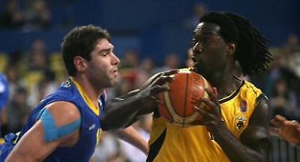 «Πέταξε» στο Ελληνικό κόντρα στην πλήρη ΑΕΚ το Περιστέρι