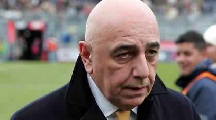 Το ρίχνει στις… εκπτώσεις η Μίλαν